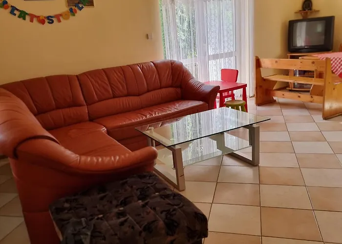 Duży Dom Letniskowy - Bliźniak Nad Jeziorem Skarlińskim I 180m Od Jeziora I łódka Wiosłowa W Cenie Skarlin