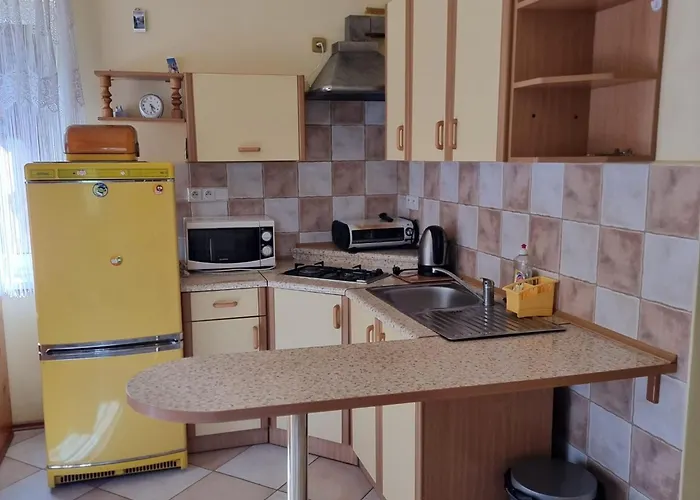 Dom wakacyjny Duży Dom Letniskowy - Bliźniak Nad Jeziorem Skarlińskim I 180m Od Jeziora I łódka Wiosłowa W Cenie Skarlin